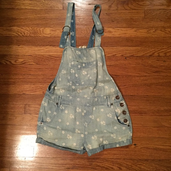 Free People Denim - Free People floral shorts denim overalls size 6